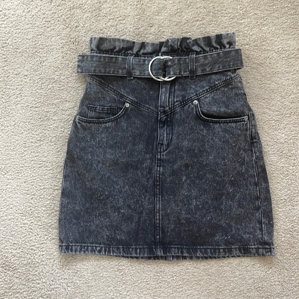 H&M High Waisted Paper Bag Skirt Size 2